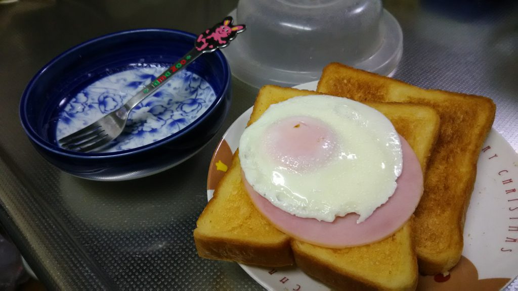 目玉焼きサンド